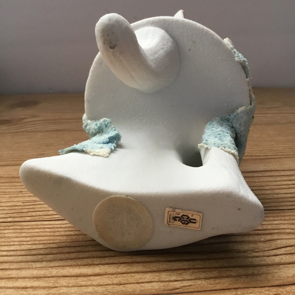 3 Ceramic Cats With Blue Blankets - Picture 6 of 9